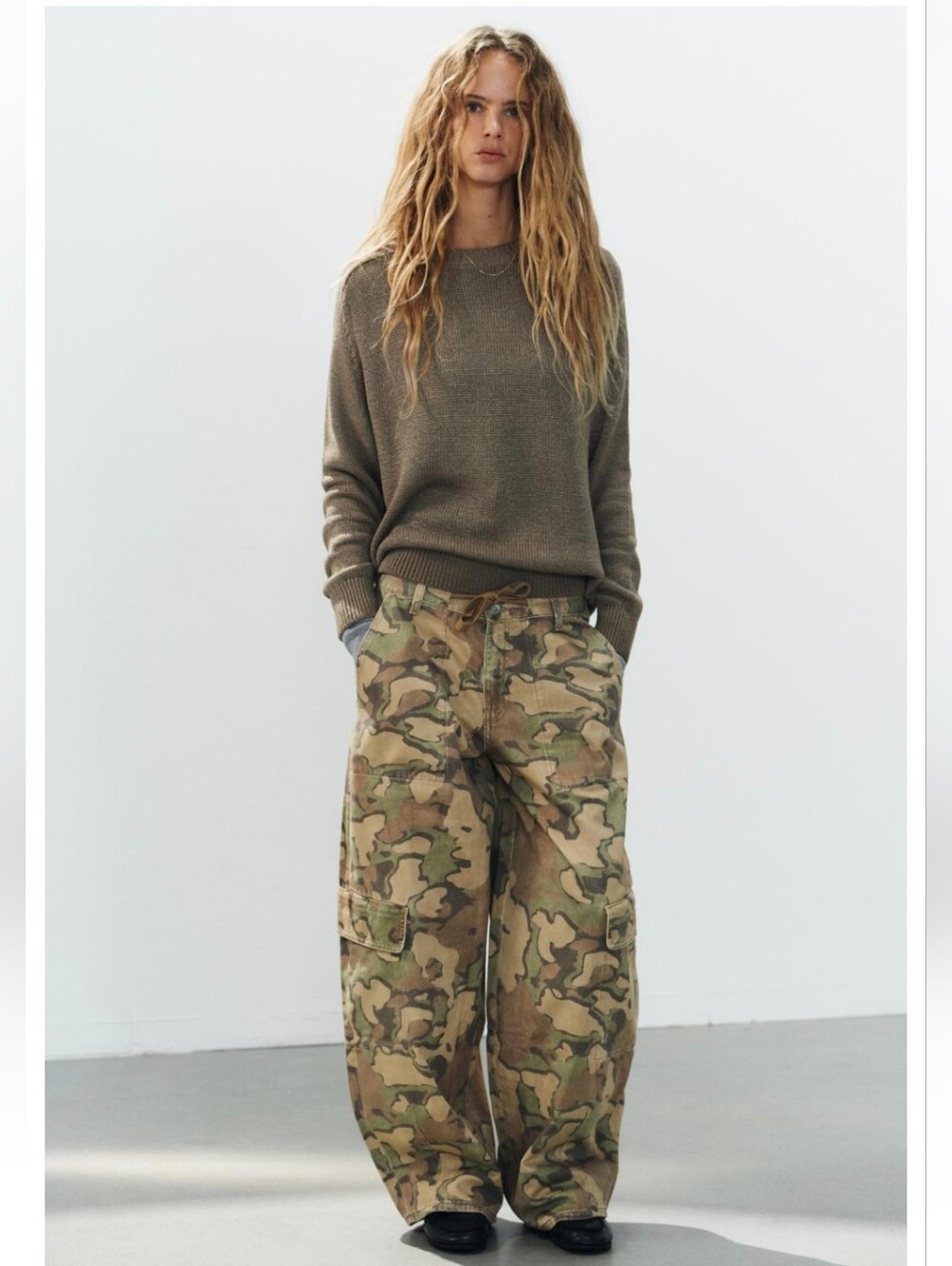 ZARA PRINTED OVERSIZE CARGO PANTS - Picture 4 of 9